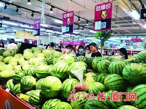 夏季时令瓜果争相 登鹭 玫珑蜜瓜跨界茶饮圈